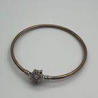 Sterling Silver Snowflake Charm Bangle – Intricate Vintage Detailing, Timeless & Elegant