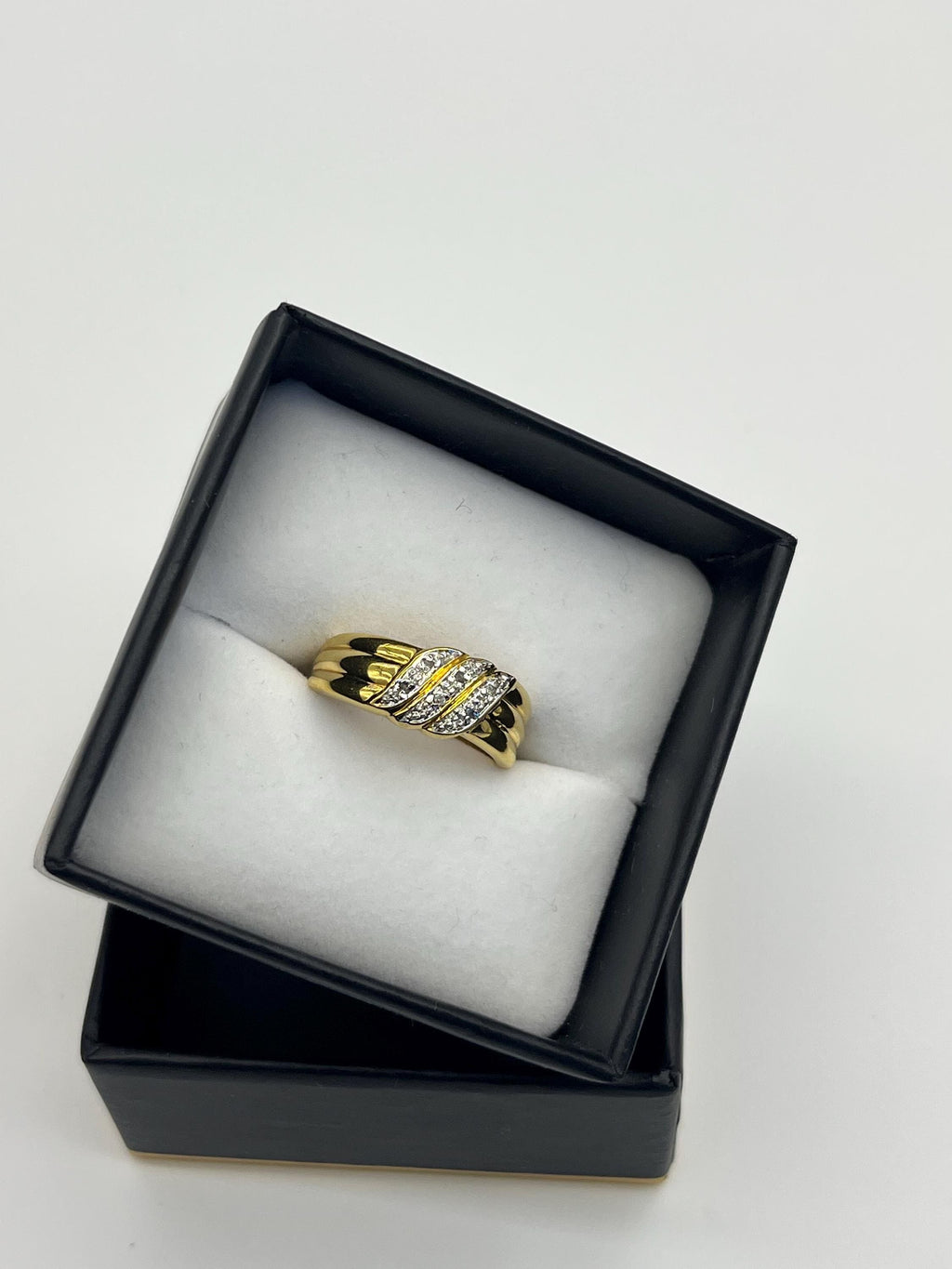 Vintage Gold-Tone Cubic Zirconia Ring – Bold Criss-Cross Statement Band